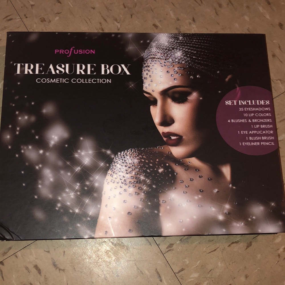 Makeup 💄//Treasure Box Cosmetic Collection//🤖